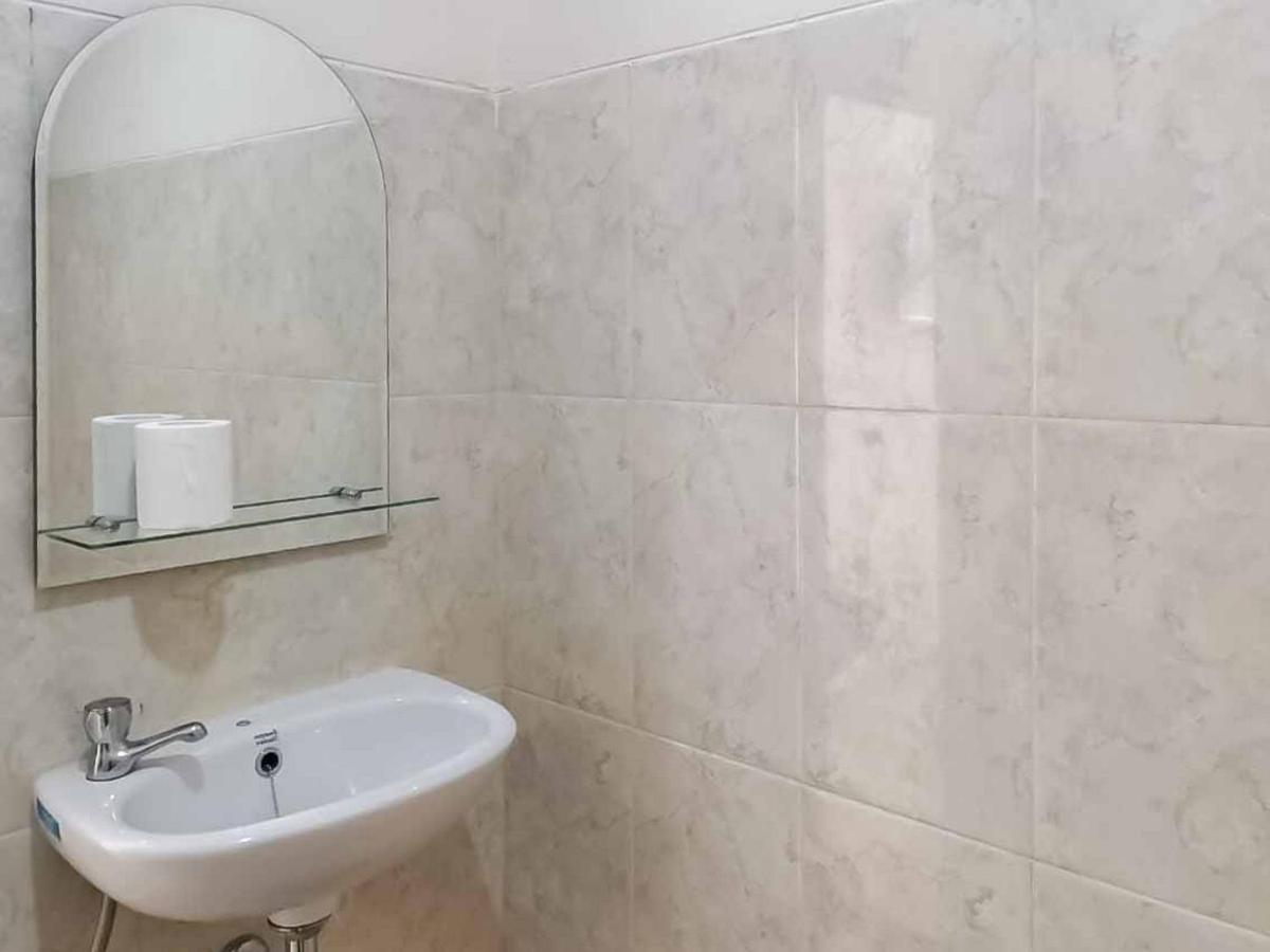 Wisma Talenta Mitra Reddoorz Jakarta Ngoại thất bức ảnh